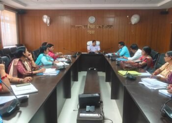 गढ़वा में समाज कल्याण योजनाओं की समीक्षा बैठक: आंगनबाड़ी केंद्रों, पोषण, PM-JANMAN और महिलाओं-बच्चों की योजनाओं पर विशेष फोकस