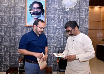 छऊ महोत्सव-2026 में मुख्य अतिथि बनेंगे मुख्यमंत्री हेमंत सोरेन! सरायकेला-खरसावां के उपायुक्त नीतीश कुमार सिंह ने किया सादर आमंत्रण