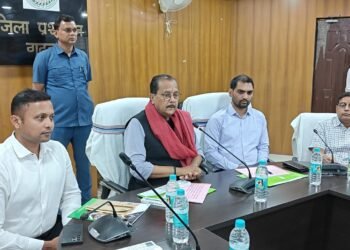 बूढ़ा पहाड़ क्षेत्र के समग्र विकास को नई गति! वित्त मंत्री राधाकृष्ण किशोर ने गढ़वा में की उच्चस्तरीय समीक्षा बैठक, सड़क, पेयजल, शिक्षा-स्वास्थ्य और स्वरोजगार पर दिए सख्त निर्देश
