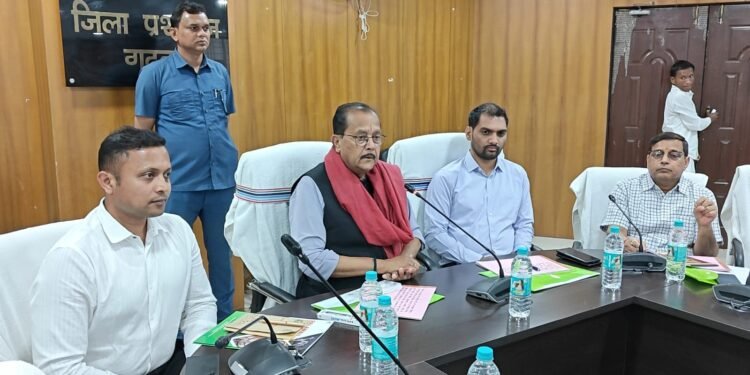 बूढ़ा पहाड़ क्षेत्र के समग्र विकास को नई गति! वित्त मंत्री राधाकृष्ण किशोर ने गढ़वा में की उच्चस्तरीय समीक्षा बैठक, सड़क, पेयजल, शिक्षा-स्वास्थ्य और स्वरोजगार पर दिए सख्त निर्देश