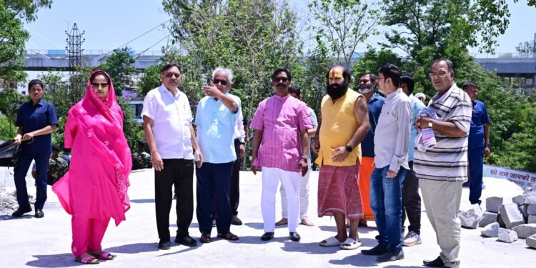 तपोवन मंदिर में पूजा-अर्चना कर झारखंड की समृद्धि की कामना की! मुख्यमंत्री हेमंत सोरेन एवं कल्पना सोरेन ने नवनिर्माण कार्यों का लिया जायजा