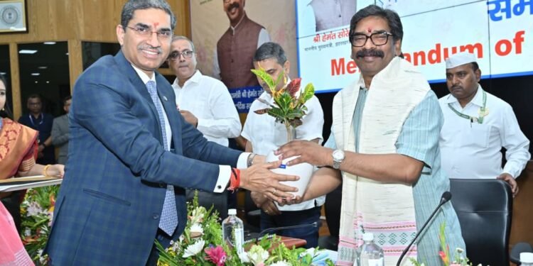 झारखंड सरकार के कर्मचारियों को मिलेगी बेहतर बैंकिंग सुविधा! मुख्यमंत्री हेमंत सोरेन की उपस्थिति में वित्त विभाग और इंडियन बैंक के बीच MoU पर हस्ताक्षर