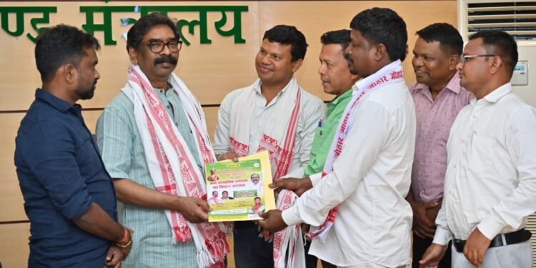 वीर शहीद गंगानारायण सिंह की 236वीं जयंती में मुख्य अतिथि बनेंगे मुख्यमंत्री हेमंत सोरेन! भूमिज समाज के प्रतिनिधिमंडल ने किया सादर आमंत्रण