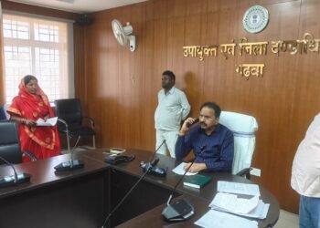 गढ़वा में जनसुनवाई में उमड़ी फरियादियों की भीड़! अपर समाहर्ता राज महेश्वरम ने सुनीं समस्याएं, त्वरित समाधान के दिए सख्त निर्देश