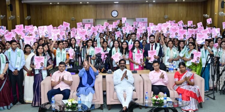 मुख्यमंत्री हेमंत सोरेन ने 299 महिलाओं को सौंपे नियुक्ति पत्र – 62 CDPO और 237 महिला पर्यवेक्षिकाएं हुईं नियुक्त