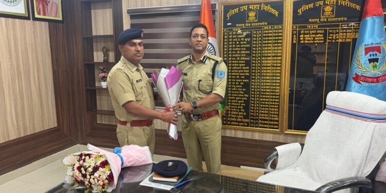 पलामू DIG का कड़ा संदेश: अपराधियों और नक्सलियों पर रखें ‘पैनी नज़र’, गढ़वा पुलिस को दिए सुरक्षा के खास गुरुमंत्र!