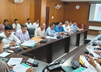 गढ़वा DC का अल्टीमेटम: फाइलों को दबाकर बैठने वाले अंचलाधिकारियों की खैर नहीं, 30 दिन में निपटाएं दाखिल-खारिज!