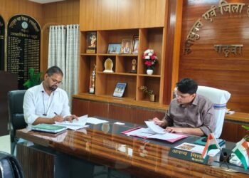 गढ़वा DC की बड़ी कार्रवाई: ‘जनसुनवाई’ में खुली भ्रष्टाचार की पोल, अवैध निकासी और धांधली पर गिरेगी गाज!