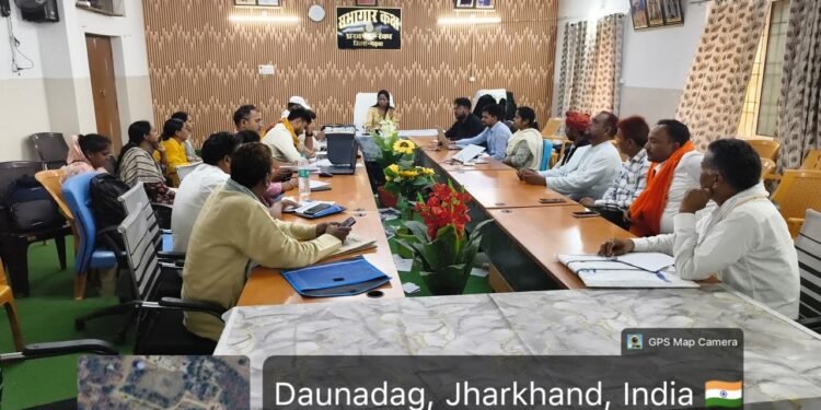 ग्रीष्म ऋतु में पेयजल संकट से निपटने की तैयारी! रंका प्रखंड में विशेष समीक्षा बैठक, झार जल पोर्टल का व्यापक प्रचार-प्रसार के निर्देश