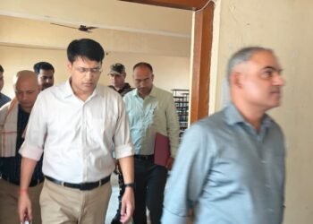 NEET UG 2026 की तैयारियों में सख्ती! उपायुक्त अनन्य मित्तल और पुलिस अधीक्षक ने संयुक्त रूप से परीक्षा केंद्रों का किया निरीक्षण