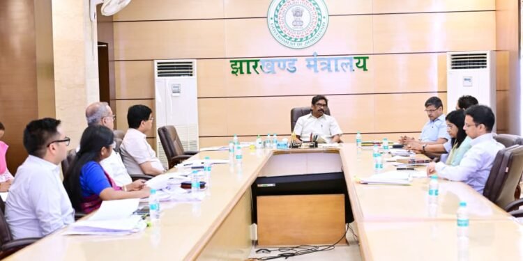 मुख्यमंत्री हेमंत सोरेन ने कल्याण योजनाओं की सख्त समीक्षा की! NGO संचालित योजनाओं का डिजिटलाइजेशन और कामकाजी महिलाओं का डेटाबेस बनाने के निर्देश