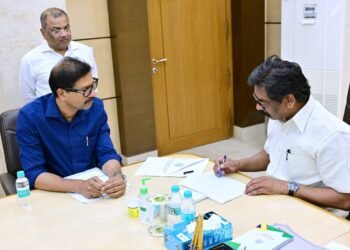 रांची की ट्रैफिक समस्या पर मुख्यमंत्री का बड़ा ऐक्शन! सिरमटोली-कांटा टोली फ्लाईओवर की प्रगति की समीक्षा, अनावश्यक डिवाइडर कट्स बंद करने के निर्देश