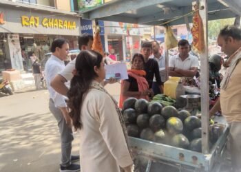 गढ़वा में स्ट्रीट फूड पर सख्ती! मिलावटी पनीर नष्ट, बिना लाइसेंस वेंडर्स को चेतावनी