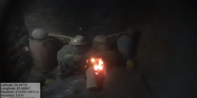गढ़वा में शराब माफियाओं पर ‘प्रहार’! 4 भट्ठियाँ जमींदोज, 1500 किलो जावा महुआ नष्ट; एक गिरफ्तार