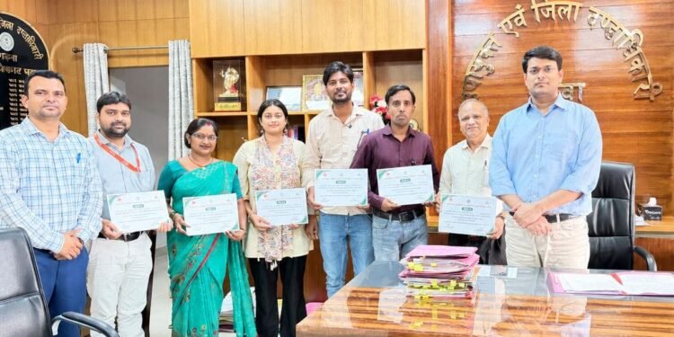 गढ़वा से फाइलेरिया का होगा सफाया! उपायुक्त ने ‘फाइलेरिया चैंपियंस’ को सराहा; बोले— “जनभागीदारी से ही जीतेगी जिंदगी”