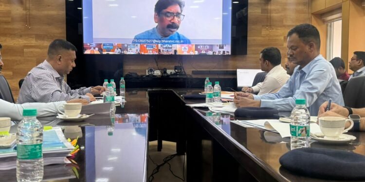 झारखंड में अपराधियों की अब खैर नहीं! ⚡ मुख्यमंत्री सोरेन का सीधा आदेश: “नशे के सौदागरों और भू-माफियाओं को जड़ से उखाड़ें”