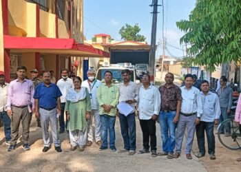 स्वास्थ्य सेवाओं पर प्रशासन का ‘सर्जिकल स्ट्राइक’: गढ़वा के अस्पतालों में जब अचानक पहुंचे बड़े अधिकारी!