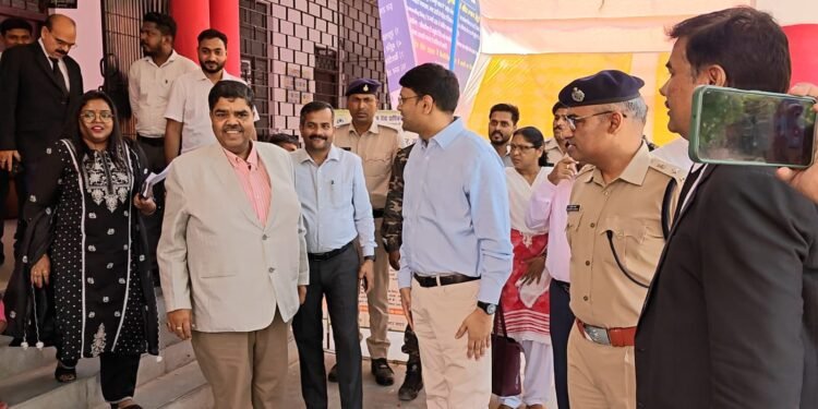 राशन वितरण में हेराफेरी करने वालों की अब खैर नहीं: गढ़वा उपायुक्त के आदेश पर PDS दुकानों में ‘सर्जिकल स्ट्राइक’