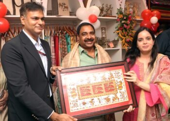 अब कोलकाता में भी बिखरेगी झारखंडी हुनर की चमक: उद्योग मंत्री ने किया झारक्राफ़्ट इम्पोरियम का भव्य उद्घाटन, कारीगरों के सपनों को मिले पंख