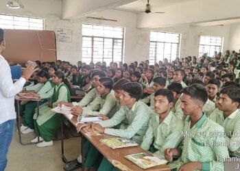 सड़कों पर लापरवाही पड़ेगी भारी! रमना +2 हाई स्कूल में गूंजा सड़क सुरक्षा का संदेश, छात्रों ने कहा— “सुरक्षित सफर, हमारा संकल्प”