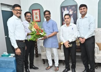 रांची एयरपोर्ट पर उतरेंगी विश्वस्तरीय सुविधाएं: मुख्यमंत्री हेमंत सोरेन को मिला भव्य उद्घाटन का न्योता, ‘फ्लाइब्रेरी’ और ‘किड्स जोन’ से बदलेगा यात्रियों का अनुभव