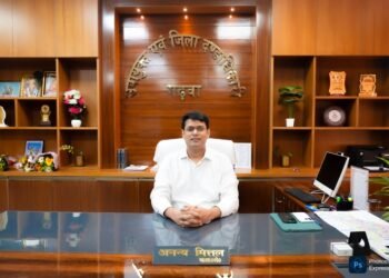 गढ़वा प्रशासनिक महकमे में बड़ा फेरबदल: उपायुक्त ने एक झटके में बदले 26 क्लर्क, एक्स्ट्रा पोस्टिंग और ‘सैलरी’ के झंझट को किया खत्म