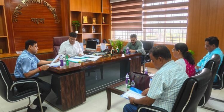 गढ़वा के वनोपज को मिलेगा वैश्विक बाजार: सिद्धो-कान्हो सहकारी संघ की बैठक में बड़ा फैसला; बरगढ़ में लगेगी महुआ प्रोसेसिंग यूनिट और तेल मिल, नए पदों पर होगी बहाली