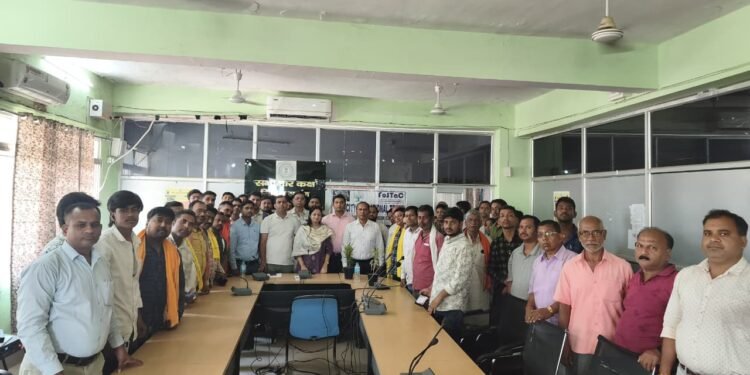 सेहत से खिलवाड़ करने वालों पर कसेगा शिकंजा! गढ़वा में कैटरिंग और दुकानदारों को मिला ‘खाद्य सुरक्षा’ का कड़ा पाठ; अखबार-प्लास्टिक पैकिंग और कार्बाइड फलों पर पूर्ण रोक