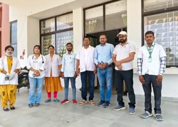 गढ़वा के सरकारी अस्पतालों में ‘दवा और डॉक्टर’ की खुली पोल! सिविल सर्जन के औचक निरीक्षण में बंद मिला केंद्र, ड्यूटी से गायब डॉक्टरों पर गिरेगी गाज