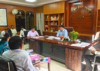 सहकारिता से बदलेगी गढ़वा के गांवों की सूरत: हर पंचायत में खुलेगी दुग्ध समिति, डिजिटल होंगे पैक्स-लैंप्स; उपायुक्त ने गोदाम निर्माण के लिए दिए संयुक्त जांच के आदेश