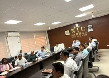 वोटर लिस्ट से कहीं कट न जाए आपका नाम! गढ़वा के सभी बूथों पर जारी हुई ‘अनमैप्ड’ मतदाताओं की लिस्ट, DC ने कहा— “1 हफ्ता है मौका, तुरंत कराएं मैपिंग”