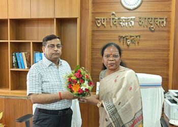 गढ़वा के विकास को मिलेगी नई रफ्तार! सीनियर IAS अधिकारी प्रेमलता मुर्मू ने संभाला 32वें DDC का पदभार, आते ही कर्मियों को दिया ‘टीम भावना’ का मंत्र