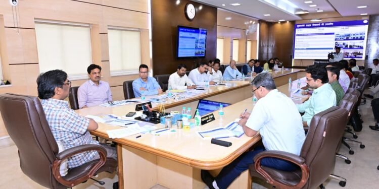 शहीदों के बच्चों को मुफ्त शिक्षा और 5 हजार ‘स्कूल ऑफ एक्सीलेंस’! CM हेमंत सोरेन का ऐतिहासिक एलान— “6 महीने में खत्म हो सिंगल टीचर राज, नवनियुक्त गुरुजी को समय पर दें वेतन”
