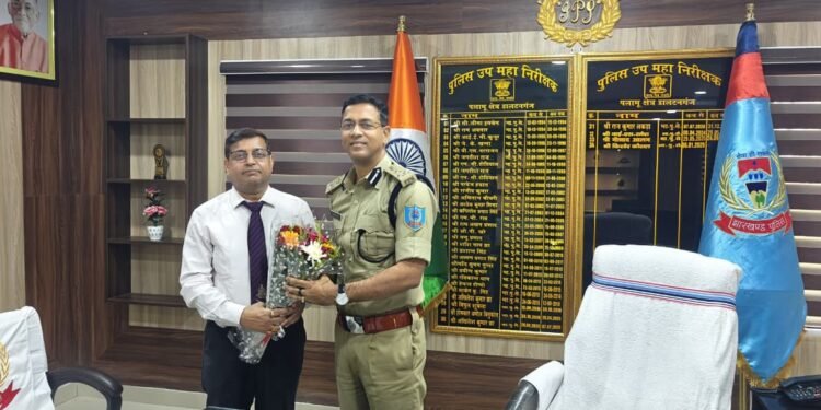 गढ़वा में सुशासन और सुरक्षा का नया दौर! प्रमंडलीय आयुक्त और DIG से मिले नए DC पशुपतिनाथ मिश्रा; बोले— “अंतिम व्यक्ति तक पहुंचेगा योजनाओं का लाभ”
