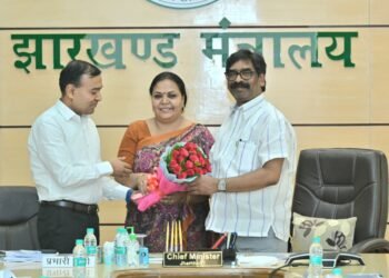 दीदी संभालेंगी कमान, गांवों से बदलेगा झारखण्ड का मान! CM हेमंत सोरेन की घोषणा— “सखी मंडलों को मिलेगा 5 हजार करोड़ का लोन, दूसरे राज्यों के पर्यटन स्थलों पर भी खुलेंगे पलाश मार्ट”