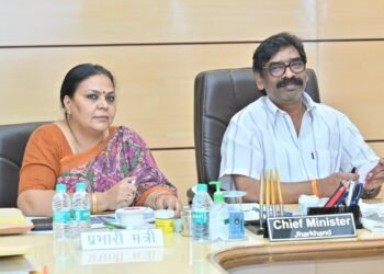 गांवों की बदलेगी सूरत, कचरा प्रबंधन से लेकर चकाचक सड़कों तक ‘महा-प्लान’! CM हेमंत सोरेन का निर्देश— “पंचायत सचिवालयों को बनाएं हाईटेक, लापरवाही पर नपेंगे अधिकारी”