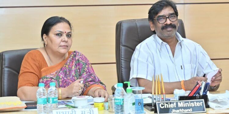 गांवों की बदलेगी सूरत, कचरा प्रबंधन से लेकर चकाचक सड़कों तक ‘महा-प्लान’! CM हेमंत सोरेन का निर्देश— “पंचायत सचिवालयों को बनाएं हाईटेक, लापरवाही पर नपेंगे अधिकारी”
