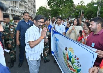 झारखण्ड कैबिनेट का महा-ऐलान: सरकारी कर्मचारियों की लगी लॉटरी, बढ़ा महंगाई भत्ता! गांवों में खुलेंगे ‘अबुआ दवाखाना’ और विस्थापितों को निबंधन शुल्क से मिली भारी छूट