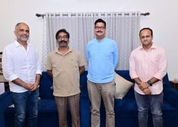 रांची में गूंजेगी स्वास्थ्य-शिक्षा की नई क्रांति! CM हेमंत सोरेन से मिले अजीम प्रेमजी फाउंडेशन के CEO; 1000 बेड का महा-अस्पताल और मेडिकल यूनिवर्सिटी बदलने जा रही है झारखण्ड की तस्वीर