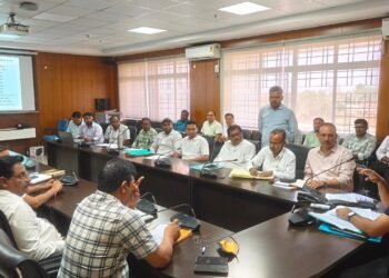 डूब क्षेत्र के विस्थापितों को मिलेगा हक, गढ़वा प्रशासन का बड़ा एक्शन! मंडल डैम प्रभावितों के पुनर्वास के लिए धरातल पर उतरेंगी योजनाएं— “4 दिन में तैयार करें बजट, मूलभूत सुविधाओं में न हो देरी”