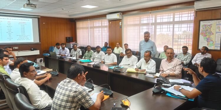 डूब क्षेत्र के विस्थापितों को मिलेगा हक, गढ़वा प्रशासन का बड़ा एक्शन! मंडल डैम प्रभावितों के पुनर्वास के लिए धरातल पर उतरेंगी योजनाएं— “4 दिन में तैयार करें बजट, मूलभूत सुविधाओं में न हो देरी”