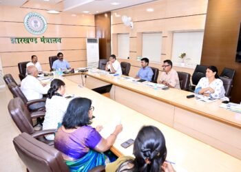 जमीन खरीदने से पहले एक क्लिक पर दिखेगा पूरा सच, जालसाजों की खैर नहीं! CM हेमंत सोरेन का बड़ा फैसला— “गांवों में ही बनेंगे ड्राइविंग लाइसेंस, थानों में कबाड़ हो रही गाड़ियों की होगी नीलामी”