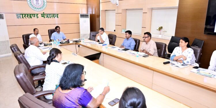 जमीन खरीदने से पहले एक क्लिक पर दिखेगा पूरा सच, जालसाजों की खैर नहीं! CM हेमंत सोरेन का बड़ा फैसला— “गांवों में ही बनेंगे ड्राइविंग लाइसेंस, थानों में कबाड़ हो रही गाड़ियों की होगी नीलामी”
