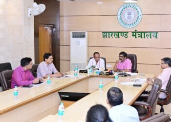 गरीबों की थाली में अब नहीं रहेगी कमी, राशन कालाबाजारी पर लगेगा डिजिटल ताला! CM हेमंत सोरेन का बड़ा आदेश— “शहरी मजदूरों के लिए खुलेंगे नए दाल-भात केंद्र, बिचौलियों पर होगी सीधी कार्रवाई”