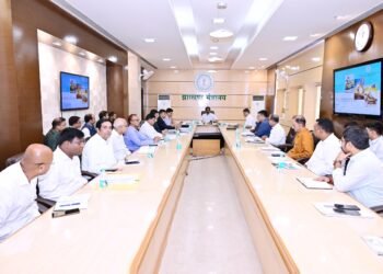 300 बालू घाटों से बरसेगा ₹3000 करोड़ का राजस्व, खदान दबाकर बैठने वाले माफियाओं की लीज होगी रद्द! CM हेमंत सोरेन का बड़ा आदेश— “झारखंड में बढ़ेगा सोने का उत्पादन, आवासीय स्कूलों के हॉस्टलों को मिलेगी कोयले की आंच”