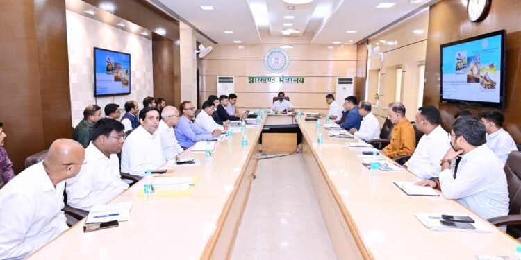 300 बालू घाटों से बरसेगा ₹3000 करोड़ का राजस्व, खदान दबाकर बैठने वाले माफियाओं की लीज होगी रद्द! CM हेमंत सोरेन का बड़ा आदेश— “झारखंड में बढ़ेगा सोने का उत्पादन, आवासीय स्कूलों के हॉस्टलों को मिलेगी कोयले की आंच”