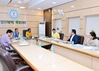 कम खर्च करने वाले सरकारी विभागों पर गिरेगी गाज, झारखंड के विकास के लिए बनेगा 10 साल का ‘विजन डॉक्यूमेंट’! CM हेमंत सोरेन की दो टूक— “नवाचारी योजनाओं में लाएं तेजी, बजट का सही इस्तेमाल हमारी प्राथमिकता”
