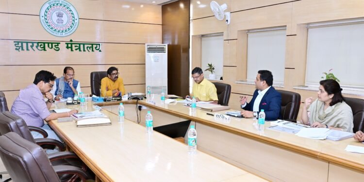 कम खर्च करने वाले सरकारी विभागों पर गिरेगी गाज, झारखंड के विकास के लिए बनेगा 10 साल का ‘विजन डॉक्यूमेंट’! CM हेमंत सोरेन की दो टूक— “नवाचारी योजनाओं में लाएं तेजी, बजट का सही इस्तेमाल हमारी प्राथमिकता”