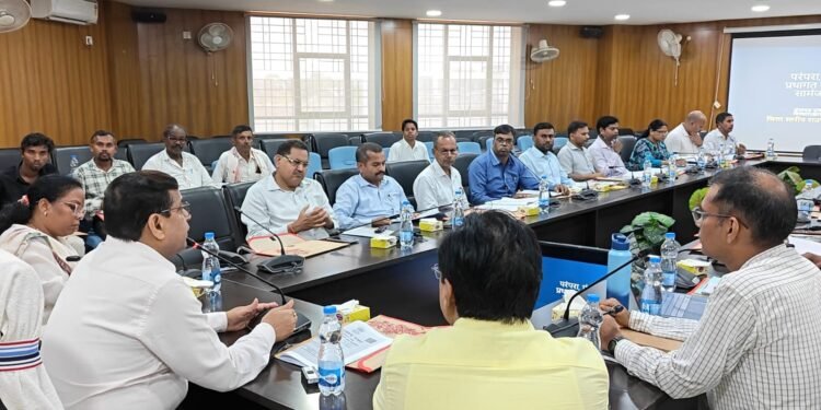 जल, जंगल और जमीन पर आदिवासियों का राज! गढ़वा के भंडरिया-बड़गड़ में लागू हुई ऐतिहासिक ‘पेसा नियमावली’, DC बोले— “अब ग्राम सभा ही तय करेगी गांव का विकास”
