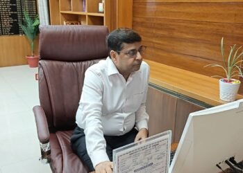 “9 जून को मुख्यमंत्री करेंगे हिसाब, रविवार तक ठीक करें हर चापाकल!”— गढ़वा DC का कड़ा फरमान; पानी की शिकायतों पर लापरवाही देख भड़के उपायुक्त